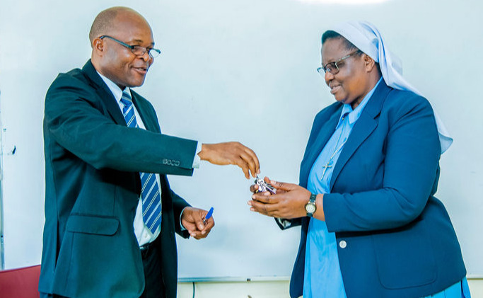 UNIVERSITY LEADERSHIP HANDOVER